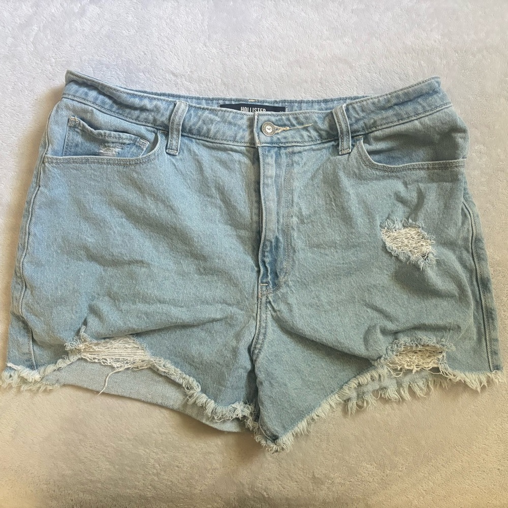 Hollister Ultra High-Rise Mom Shorts
